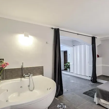 With Hydromassage Jacuzzi - Vatican Apartment Rome